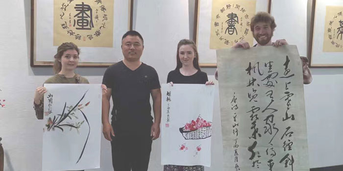 英国留学生来浙东书画院参观学习